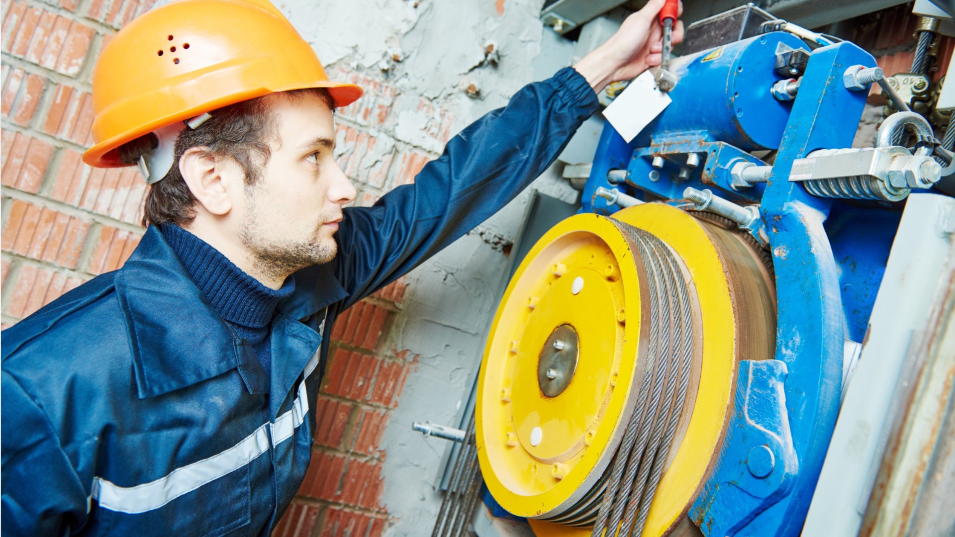 INSTALACIÓN, REPARACIÓN Y TRASLADO DE ELEVADORES TALLER